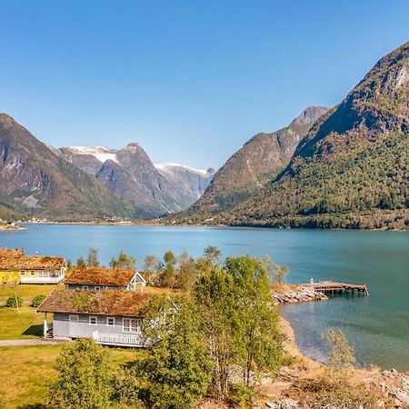 Cozy Home In Fjaerland With House A Mountain View Exterior foto